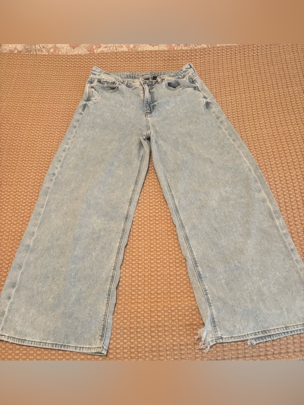 American Eagle Outfitters Light Blue Wide-Leg Jeans size 6 short